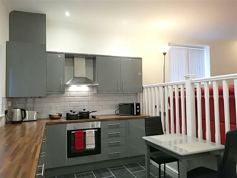 2 Bedroom Modern Apartment, Uplands, 斯旺西 外观 照片